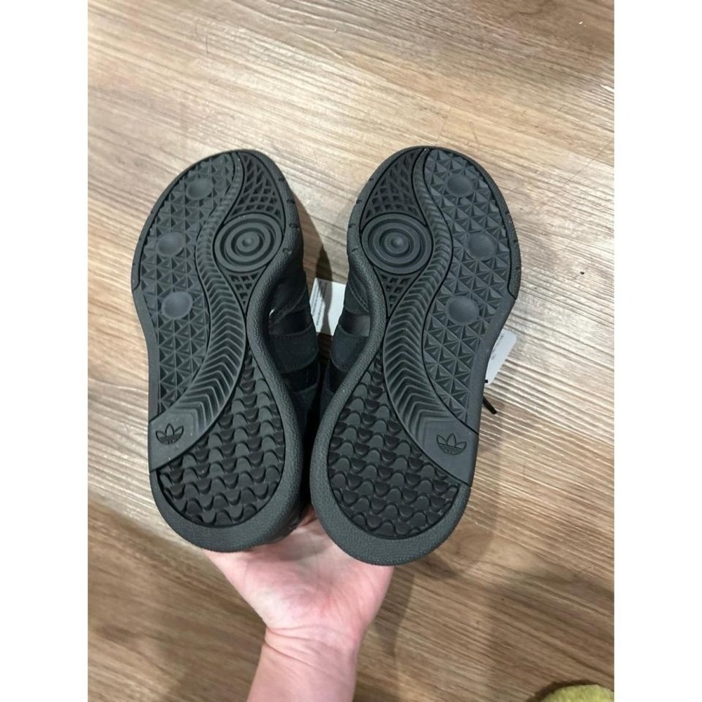 Adidas NEW Mundial Black Sneakers 5.5 - Picture 4 of 8